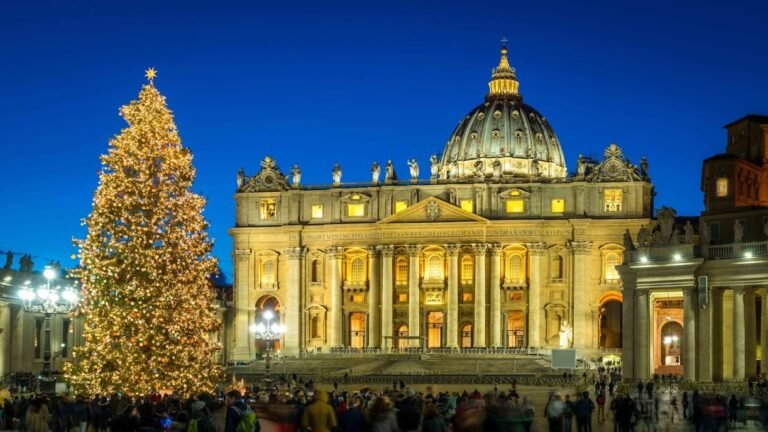 d38662215cb6a3e3602d1e19680c576a-Christmas-at-Vatican