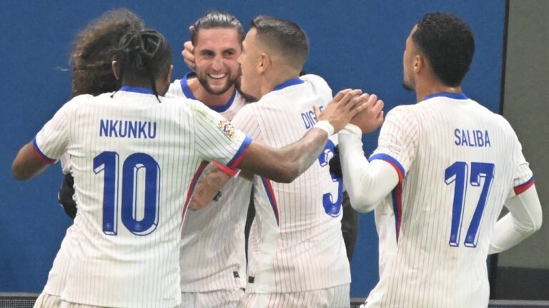 france-celebrate-rabiot